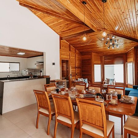 Casadecastelhanos, Quadra Do Mar De Castelhanos, 4 Suites Com Ar, Churrasqueira, Piscina, Hidromassagem, Cozinha Integrada Gourmet Ideal Para Familia E Amigos アンシエタ エクステリア 写真