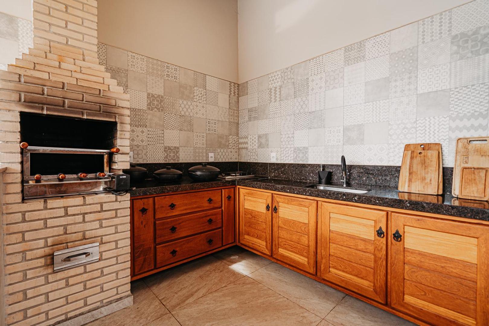 Casadecastelhanos, Quadra Do Mar De Castelhanos, 4 Suites Com Ar, Churrasqueira, Piscina, Hidromassagem, Cozinha Integrada Gourmet Ideal Para Familia E Amigos アンシエタ エクステリア 写真