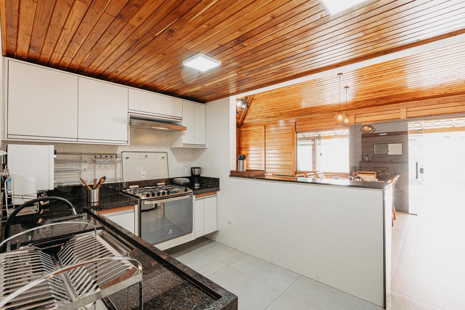 Casadecastelhanos, Quadra Do Mar De Castelhanos, 4 Suites Com Ar, Churrasqueira, Piscina, Hidromassagem, Cozinha Integrada Gourmet Ideal Para Familia E Amigos アンシエタ エクステリア 写真